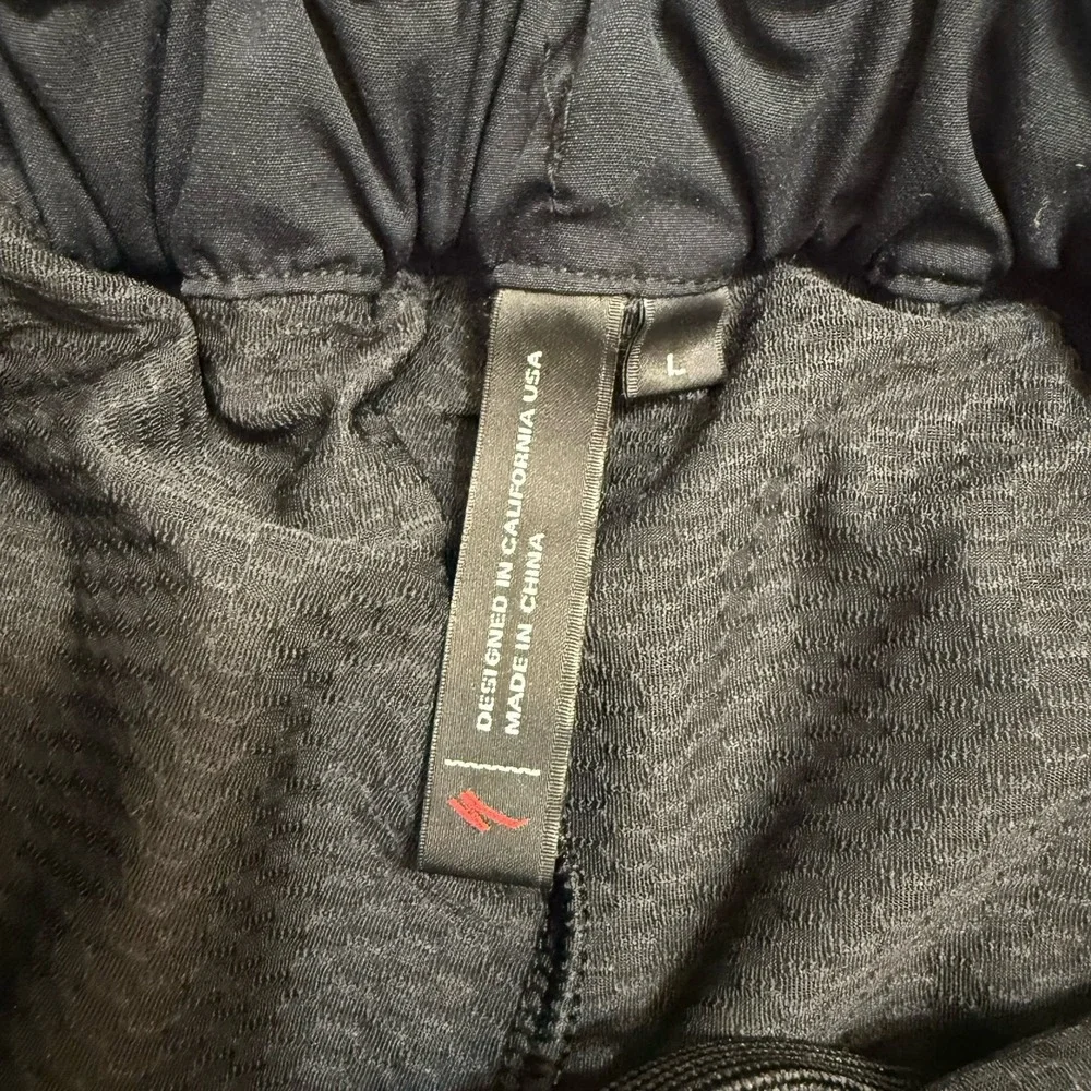 Specialized kids black shorts youth large‎